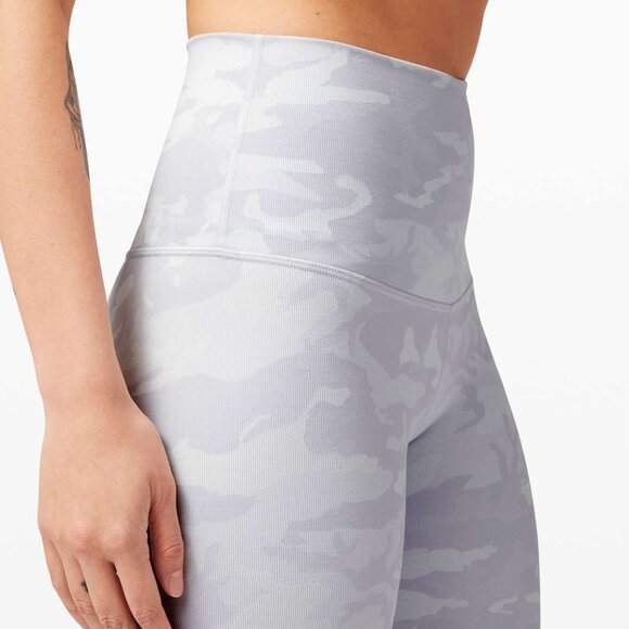 Lululemon Wunder Under Crop High-Rise *Roll Down Scallop Full-On Luxtreme 23" 4 - Picture 4 of 4